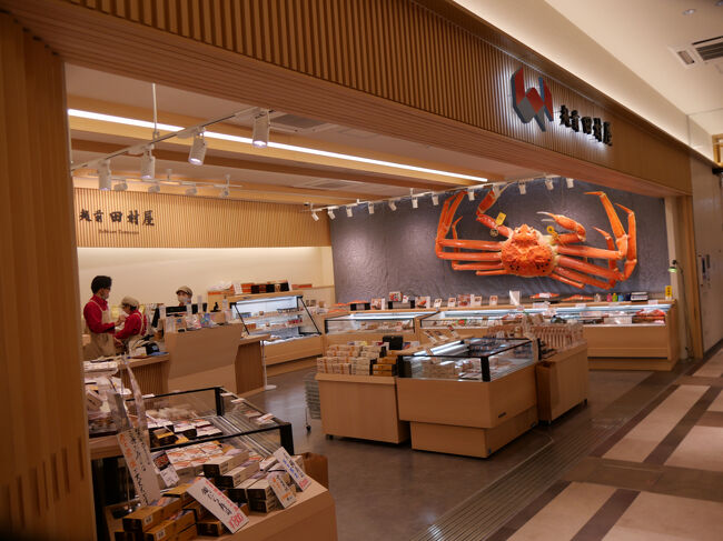 蟹のディスプレイが目立っていた店舗です。