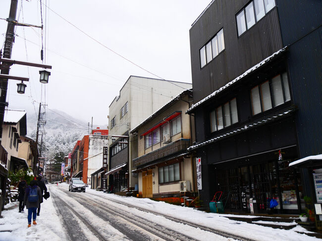 永平寺門前通りです。<br /><br />直線の緩やかな上り坂で、通りの両側に土産店や飲食店が並んでいます。<br /><br />立ち寄るのは帰りにするとして、永平寺へと急ぎます。