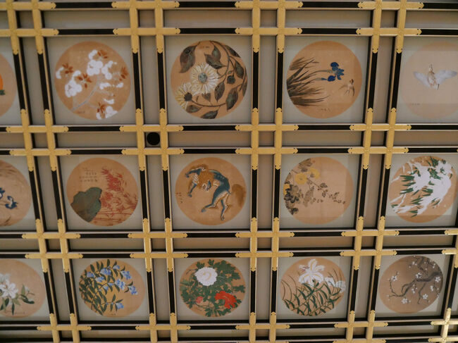 天井絵には「見つけると願いが叶う」と言われている5枚の絵があります。<br /><br />捜してみました。