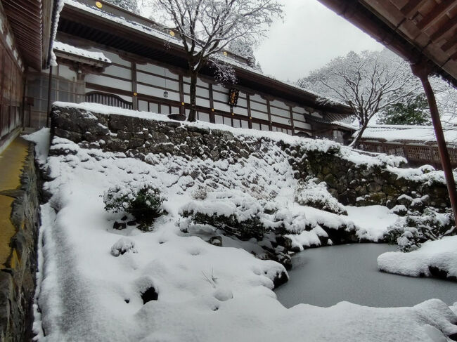 一文字廊下からの法堂の眺め。
