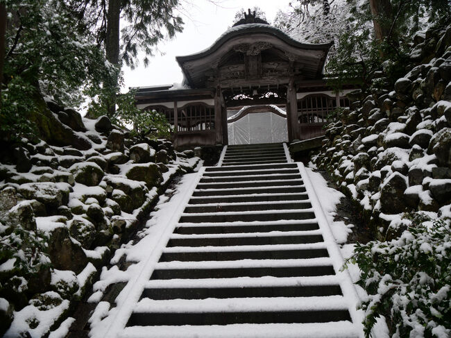 左側は承陽門に通じています。