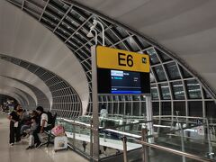 ＮＱ2便東京・成田行きは、バンコク・スワンナブーム空港0:15発の予定です。
出発予定時刻の15分前から搭乗開始されました。
この日実際に離陸したのは、1:00でした。