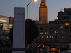 新港橋

新港橋と新港橋梁から眺める横浜税関(クイーンの塔)です。


新港橋梁：https://www.city.yokohama.lg.jp/kurashi/machizukuri-kankyo/toshiseibi/design/ikasu/rekishi/n61.html
新港橋梁：http://theyokohamastandard.jp/article-4440/
横浜税関：https://www.customs.go.jp/yokohama/
横浜税関：https://ja.wikipedia.org/wiki/%E6%A8%AA%E6%B5%9C%E7%A8%8E%E9%96%A2
