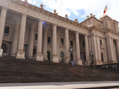 再度トラムに乗って、ビクトリア州議事堂を見て