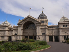 次にトラムを乗り継いで向ったのは、王立展示館。
何度もトラムの無料エリアマップと路線図見ても無料エリア内なのかよくわからず、人に聞いて向かいました。