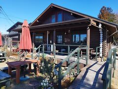 成田山に向かう途中、前から気になっていたパン屋さん
ピッパラの樹　イートインスペース有り、WiFi完備。
店内のテーブルは埋まっていたので、パンだけ買って退店。