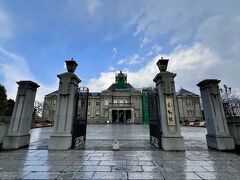 教育資料館から歩いて文翔館にやってきました。
雨が止んで青空に！

ただ、時計塔は修復中なのか見えませんでした。
この時計塔は日本で稼働している中では札幌の時計台に次いで2番目に古いそう。