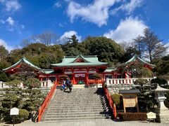 ご祭神は、機織をつかさどる『天御鉾命』と織女である『天八千々姫命』の二柱の神様