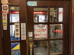 駅前にある、「スパゲッ亭チャオ本店」へ。

幸いなことに待たずに着席できたが、店を出る頃には、店内の待合室のようなところに多くのお客さんが順番待ちをしていた。