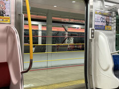 　ロープが降りてからドアが閉まります。
　娘たちがそれぞれ海外で、夫婦仲よく元気で過ごしていることも、確認でき安心できました。
　海外では全く役立たずの母でしたが、帰国後、長女の子供たちが次々に胃腸炎になり、保育所や学校をお休み。ばあばの出番となり、こんな母でも、まだお役に立てる場面があることが分かり、その点はよかったかな？
　