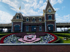 エントランスまで戻り、香港ディズニーランド鉄道へ。
ファンタジーランドまで行くことができます。