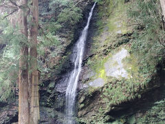 渡り終わって左に進み琵琶の滝見学
前回はここでホタルみたよ