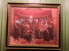 アトラクション内の待ち列にあった写真
左側には東京ディズニーシーのタワーオブテラーで
有名なハイタワー3世が映っていました。