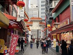 元町商店街から一本海よりには南京町が広がる