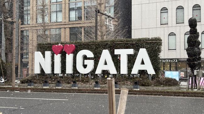 駅前の新潟マーク