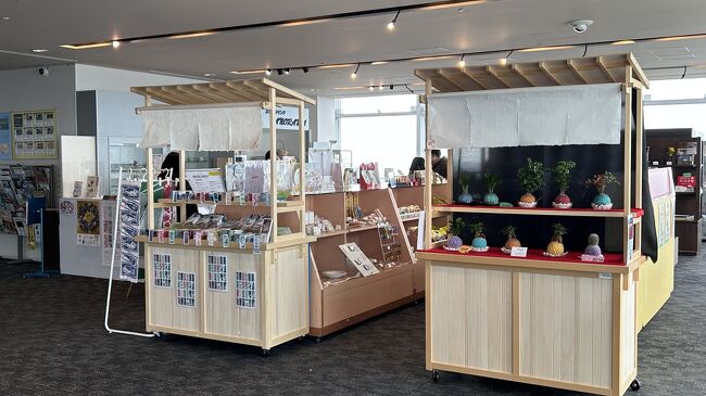 お土産屋さんも併設