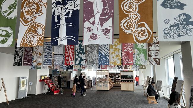 色々な模様の手拭いはカラフル