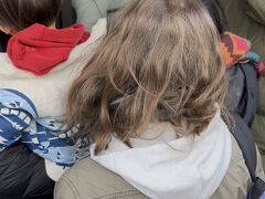 そして食後のおやつは、中谷堂のよもぎ餅！
何が有名って、高速餅つき！
ちょうど餅つきタイム！
動画を撮ろうと、たくさんの人が集まります！
頑張りましたが、、、うまく撮れませんでした笑

感想は、クールポコ！！