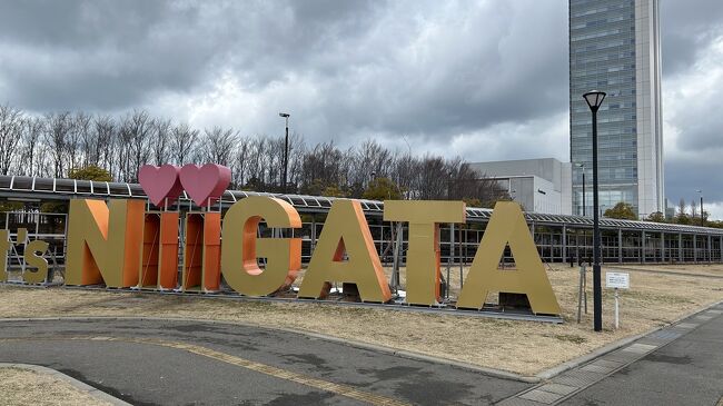 日航ホテル前に有る新潟モニュメント