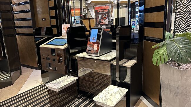 チェックインは機械式（最初はみんなが解り辛そう・・・）