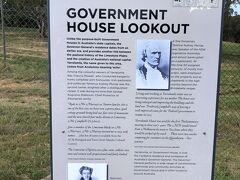 で私が折角車が有るので今回連れて来て貰いたかった観光ポイントがこちらです。

｢Government House Lookout｣はオーストラリアの国家元首の代理として存在しているオーストラリア総督の首都キャンベラに有る官邸を前庭先の高台展望台から眺められる広場です。
