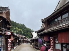 吹屋は江戸時代から銅山として栄え、さらに江戸末期から明治時代以降はベンガラの製造で繁栄した町です。