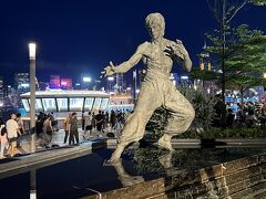 ブルース・リーの像は前回と場所が変わっている気がしました。
（前回来たときはもっと海側にあった気が…）