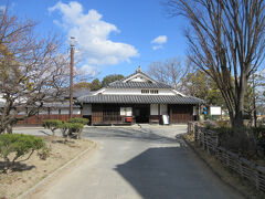 歴史民俗資料館（旧笹井家住宅）
　江戸時代の中頃に建築されたと考えられる町家
