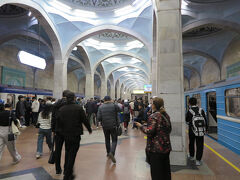 ナボイ駅で乗り換えます