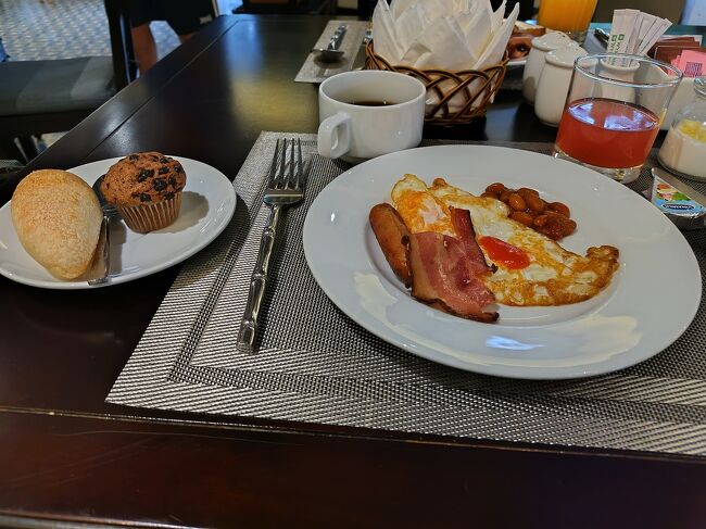 今日のジュースはオレンジとスイカ、スイカをチョイス