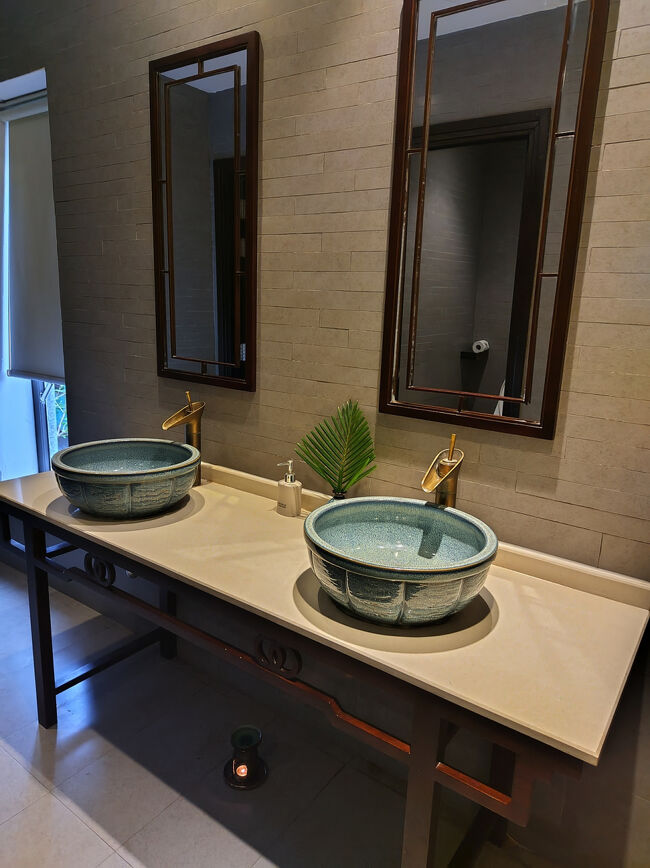 1階のトイレの手洗い。ししおどしのように水が流れてきます