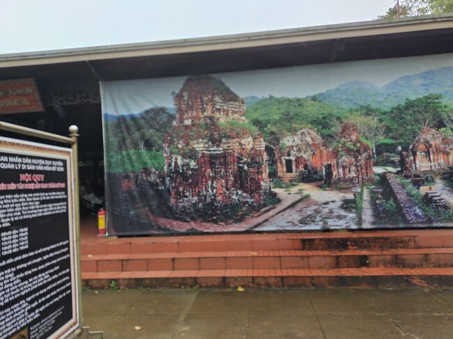 まずは民族舞踊を１５分ほど鑑賞。1日4，5回行われているようです。