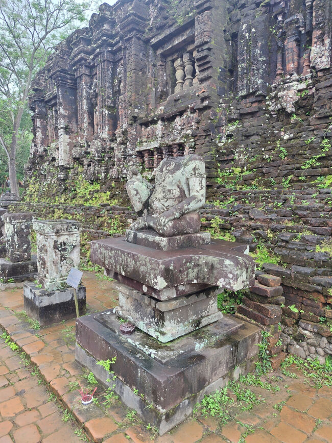 宗教的な遺跡なので、男性と女性のシンボルの遺跡もあります