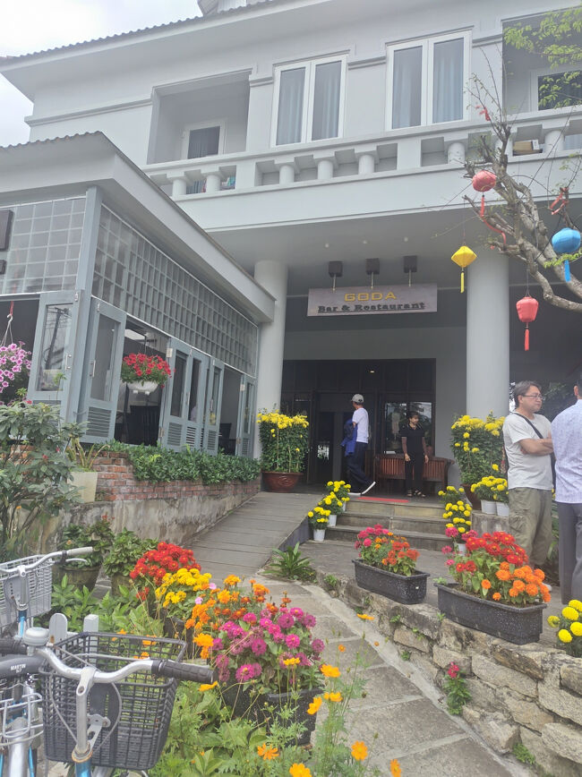 店の外観。観光客向けかもしれませんが、きれいな店が多いです