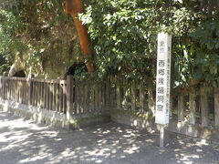 西郷終焉の地から日豊本線に沿って城山に登る道路を1㎞ほど歩くと城山の中腹に西郷洞窟があります。西南の役の最後の5日間を西郷隆盛はここで過ごします。