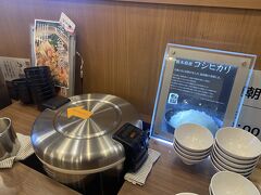 朝食ビュッフェを食べに行きました

お米は栃木県産コシヒカリ

汁物は深谷葱鍋でした

深谷葱鍋は食べたかったのですが行った時には残りわずかで、補充されたと思ったら信州味噌汁になってました(´`)

次の日も信州味噌汁で結局飲むことはできず…