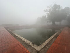 プスカリニ池。　王子誕生後に産湯として使われたそうな。