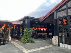 ホテルの前にある屋台村。
夜には三味線ライブみたいなのもやってました！