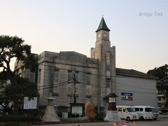【旧津山基督教図書館】
1926年(大正15年)築

桜庭駒五郎氏の設計。時計塔が目を引きます。
【登録有形文化財】
