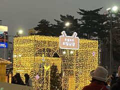 ホテル前の広場もライトアップ