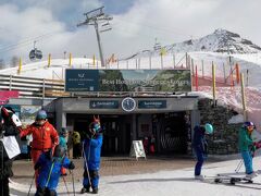 数分で標高2288ｍのスネガ/Sunneggaに到着～

(￣▽￣)b　日本語ではスネガって表記されてますけど、ドイツ語的にはズんネッガです
ズにアクセントがあって、んは気持ーち発音する感じで



