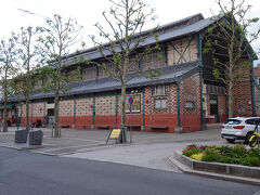 ル・マルシェ
駅の近くにある市場にやってきました（昨日撮影）

ホテルの朝食はいつもの夕食以上のお値段でNG
コチラで朝ごはん調達