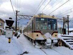 電鉄黒部駅で、21分の長時間停車。
一旦、駅の外へと降り立ちます。。