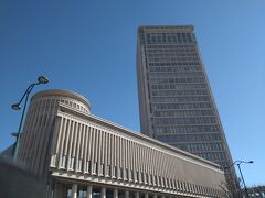 山形2日目の朝。
チェックアウトし、電車の時間まで荷物を預かってもらう。
まずは近くの高層ビル？霞城セントラルへ。