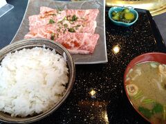 そして開店と同時に滑り込み。
昨日満席だった焼肉屋。
ランチの方が少しお得みたいなので結果ラッキー？

山形牛上焼肉定食。
固くなく、とろけた！！ 