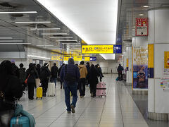 羽田を10:50発の飛行機なんで8時前に着くように移動開始（オンラインチェックインしてるんで実はそんなに早く行く必用は無いんですけどね）