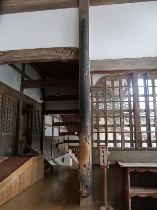 大庫院前にある全長4ｍの「大擂粉木（すりこぎ）」です。<br /><br />3回撫でると女性は料理が上手に、男性はご機嫌取りが上手になるとか。