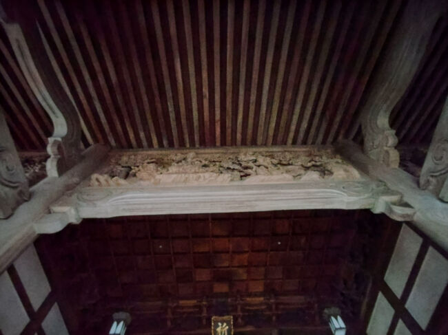 欄間の彫刻が素晴らしい。