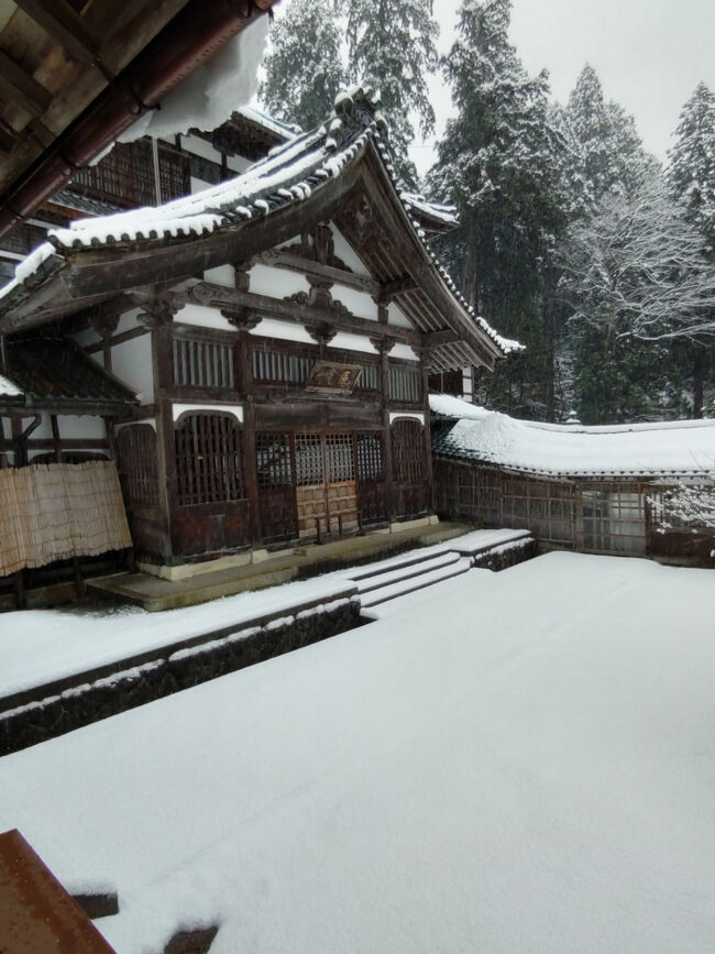 仏殿から見る大庫院玄関です。