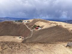 振り返ると神社がよく見える